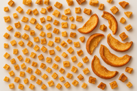 Apple (dried pieces / natural apple flavor)